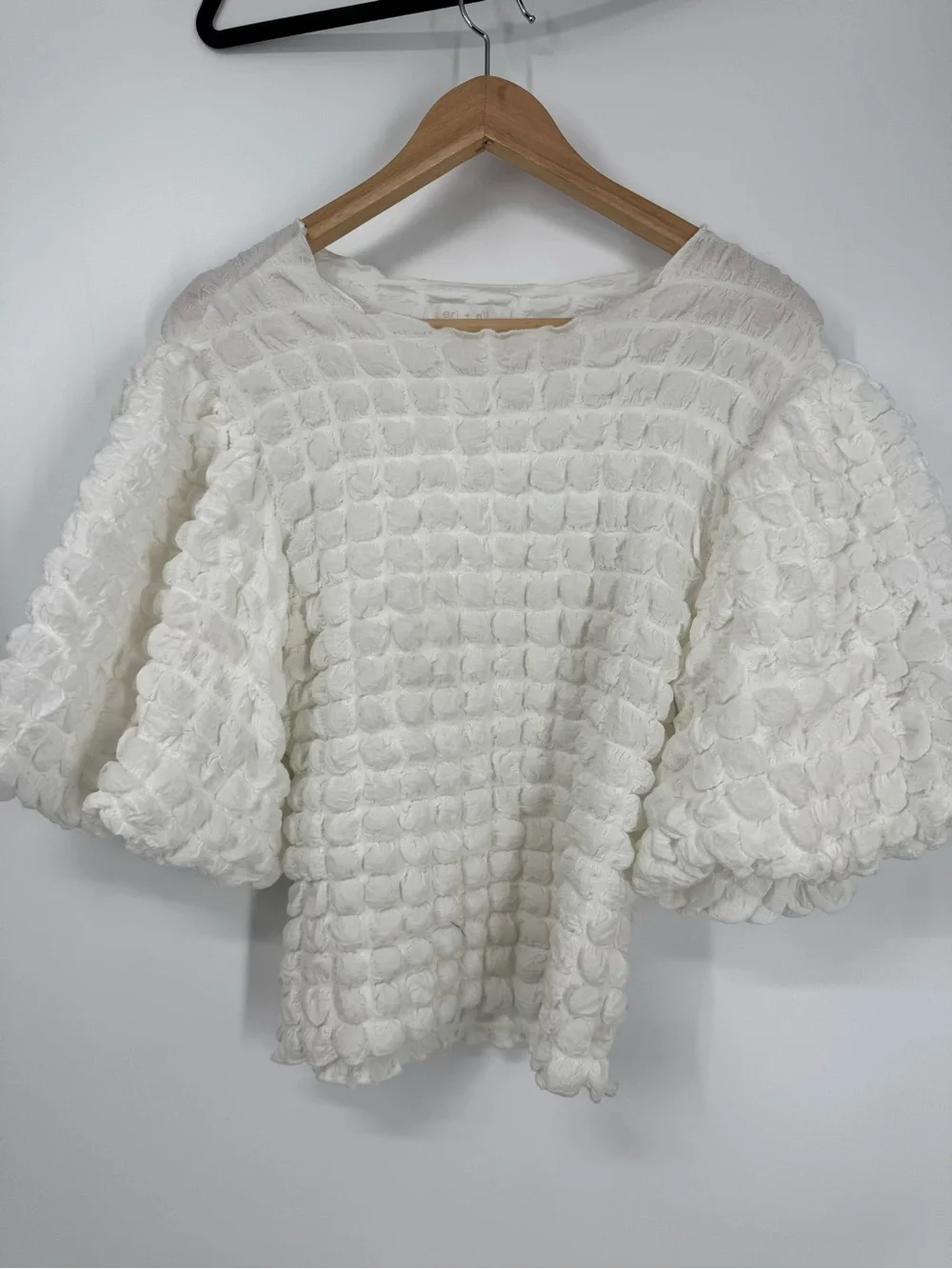 Eri + Ali Textured Puff-Sleeve Top White Textured Bubble Smocked Fitted Size S